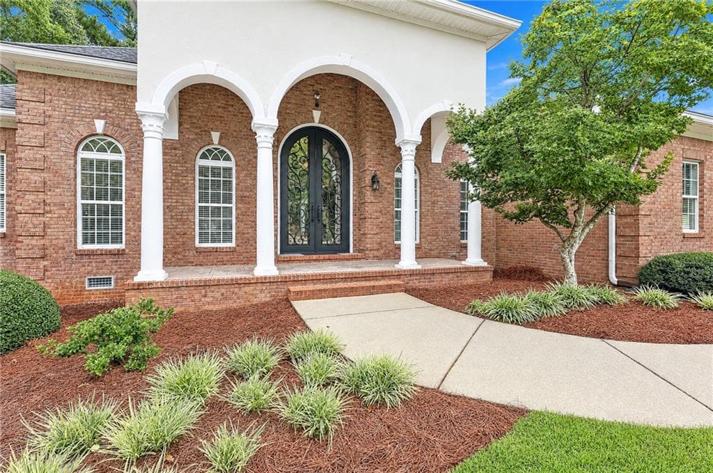 4 bedroom, 3 bathroom, 2,588 sq ft single family residence under contract at 1109 Edward Drive, Mcdonough, GA 30252 — photo 2