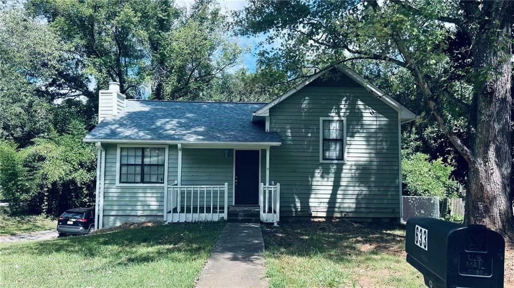 3 bedroom, 2 bathroom, 1,872 sq ft single family residence for sale at 633 Candlewick Lane, Lilburn, GA 30047