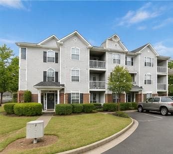 2 bedroom, 2 bathroom, 1,293 sq ft condominium for sale at 812 Vinings Forest Lane, Smyrna, GA 30080 — photo 2