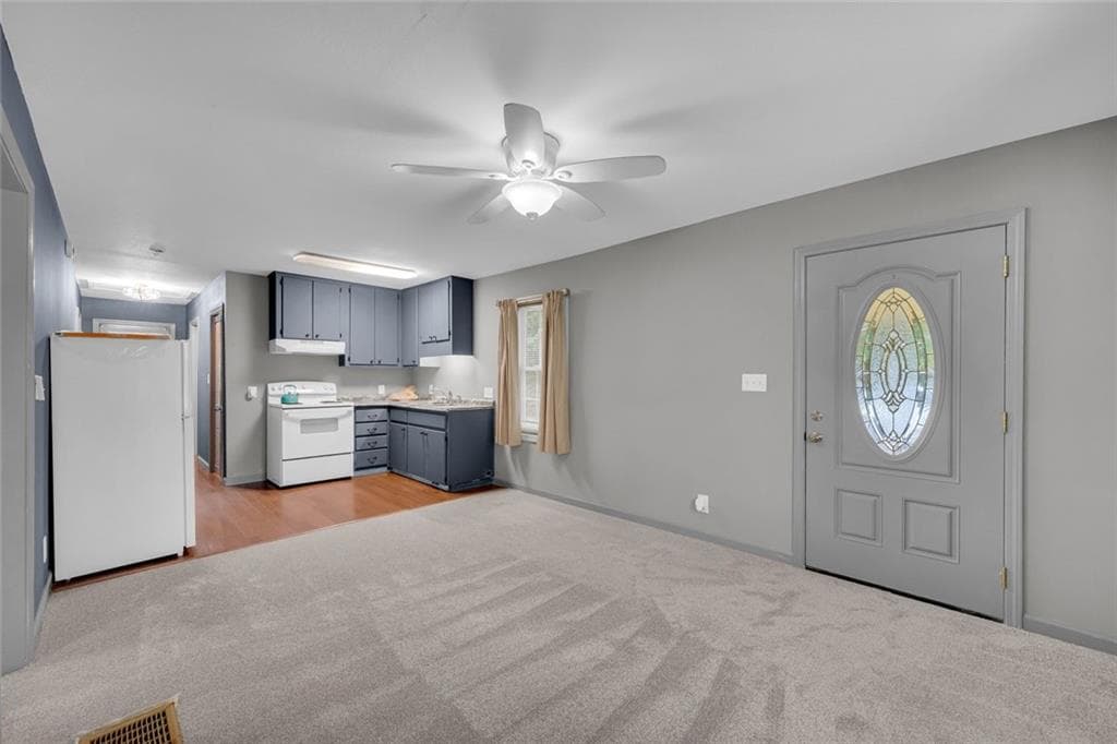 2 bedroom, 1 bathroom, 770 sq ft single family residence for sale at 393 N Red Rock Road, Toccoa, GA 30577 — photo 2