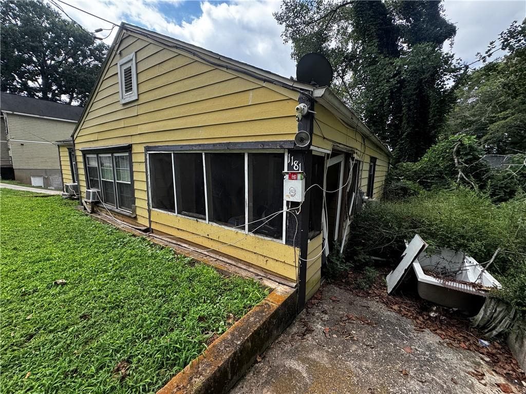2 bedroom, 1 bathroom, 1,047 sq ft single family residence for sale at 1181 Windsor Street, Atlanta, GA 30310 — photo 5