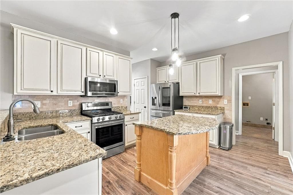 4 bedroom, 3 bathroom, 2,216 sq ft single family residence for sale at 2009 Westside Lane, Woodstock, GA 30189 — photo 7