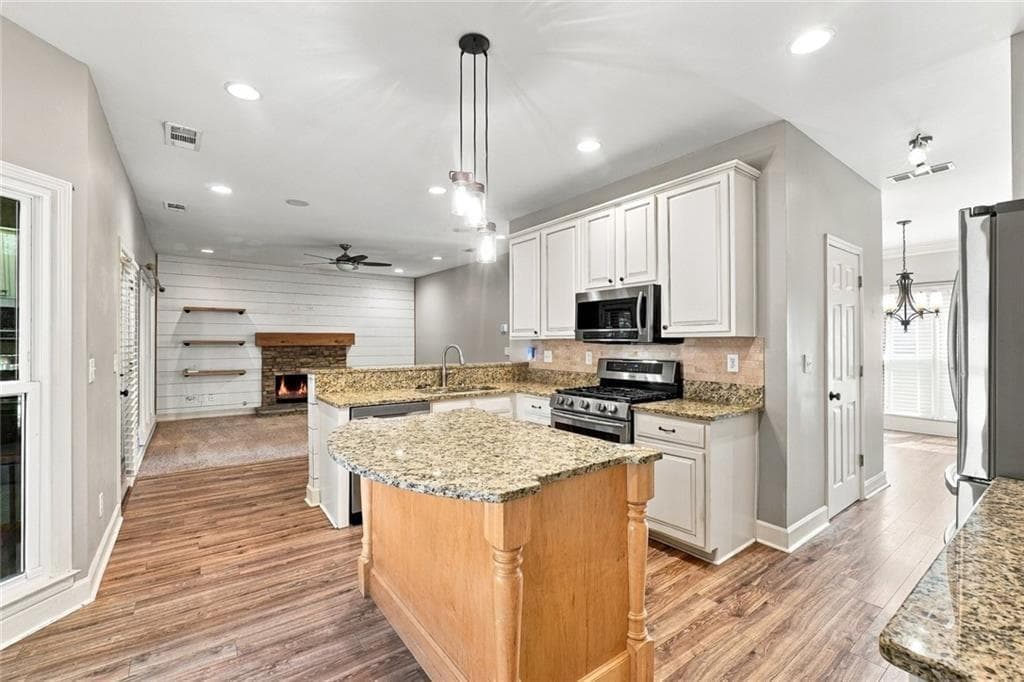 4 bedroom, 3 bathroom, 2,216 sq ft single family residence for sale at 2009 Westside Lane, Woodstock, GA 30189 — photo 8