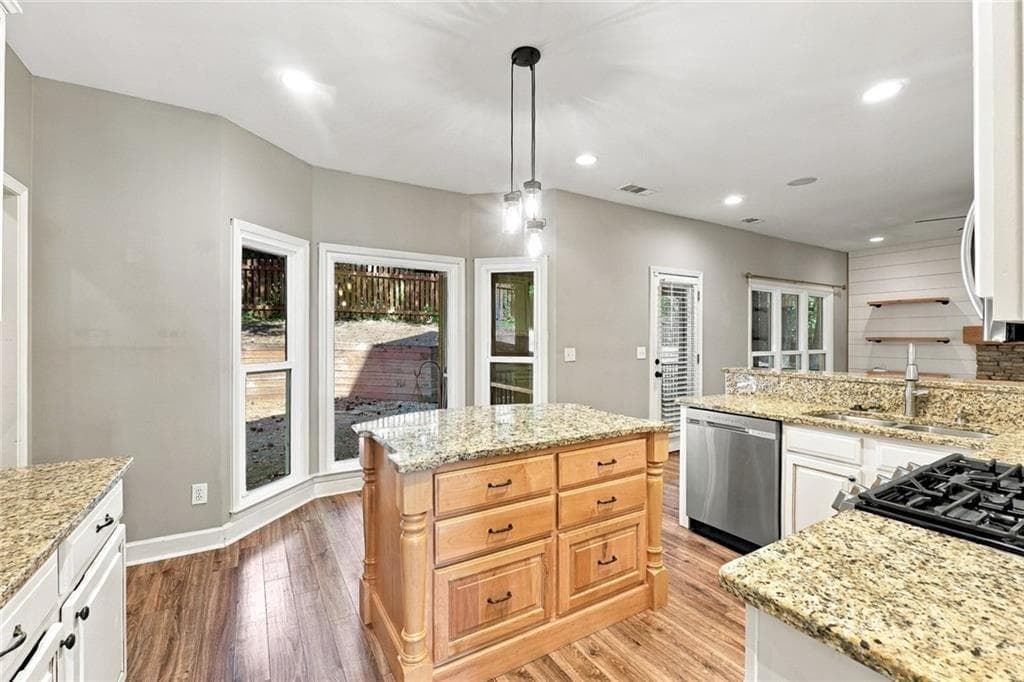 4 bedroom, 3 bathroom, 2,216 sq ft single family residence for sale at 2009 Westside Lane, Woodstock, GA 30189 — photo 9