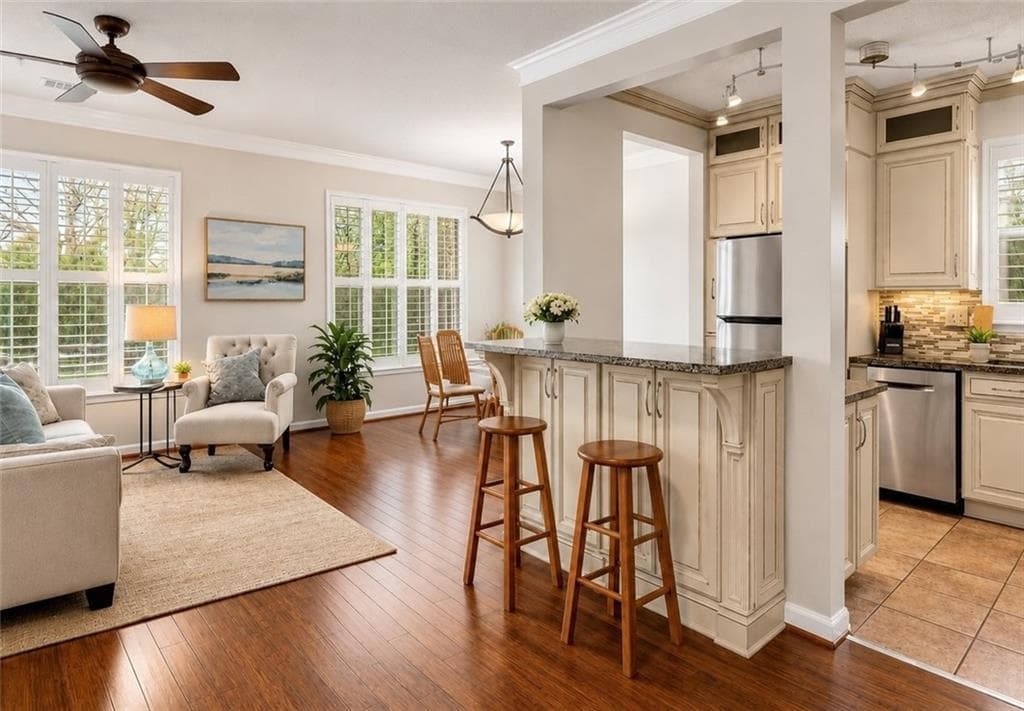 3 bedroom, 2 bathroom, 1,402 sq ft condominium for sale at 10 Perimeter Summit Boulevard 3110, Atlanta, GA 30319 — photo 1 of 23