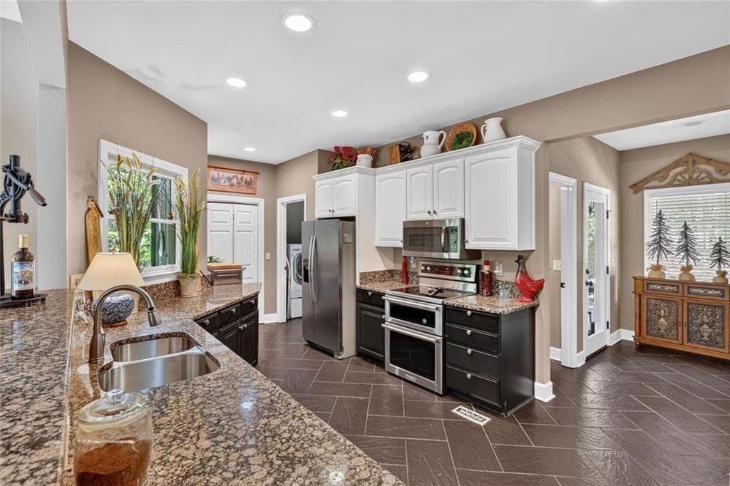 4 bedroom, 5 bathroom, 4,025 sq ft single family residence for sale at 205 Muirfield Way, Big Canoe, GA 30143 — photo 2