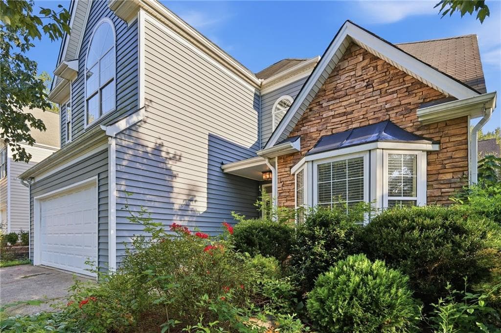 3 bedroom, 3 bathroom, 2,096 sq ft single family residence for sale at 302 Highland Court, Woodstock, GA 30188 — photo 3