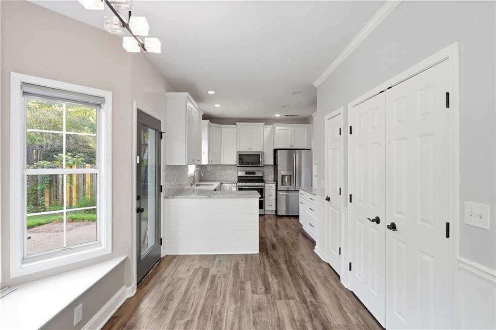 3 bedroom, 3 bathroom, 2,096 sq ft single family residence for sale at 302 Highland Court, Woodstock, GA 30188 — photo 10