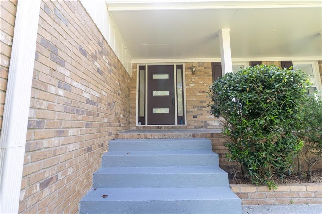 4 bedroom, 3 bathroom, 2,076 sq ft single family residence for sale at 4950 Happy Hollow Rd, Dunwoody, GA 30360 — photo 3
