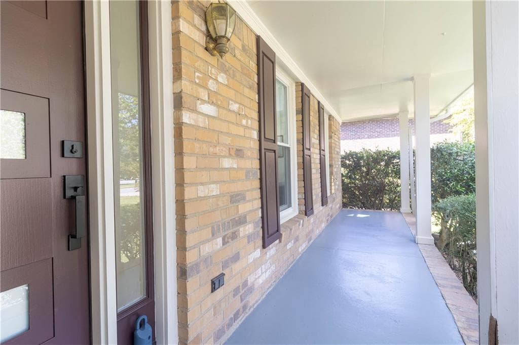 4 bedroom, 3 bathroom, 2,076 sq ft single family residence for sale at 4950 Happy Hollow Rd, Dunwoody, GA 30360 — photo 4