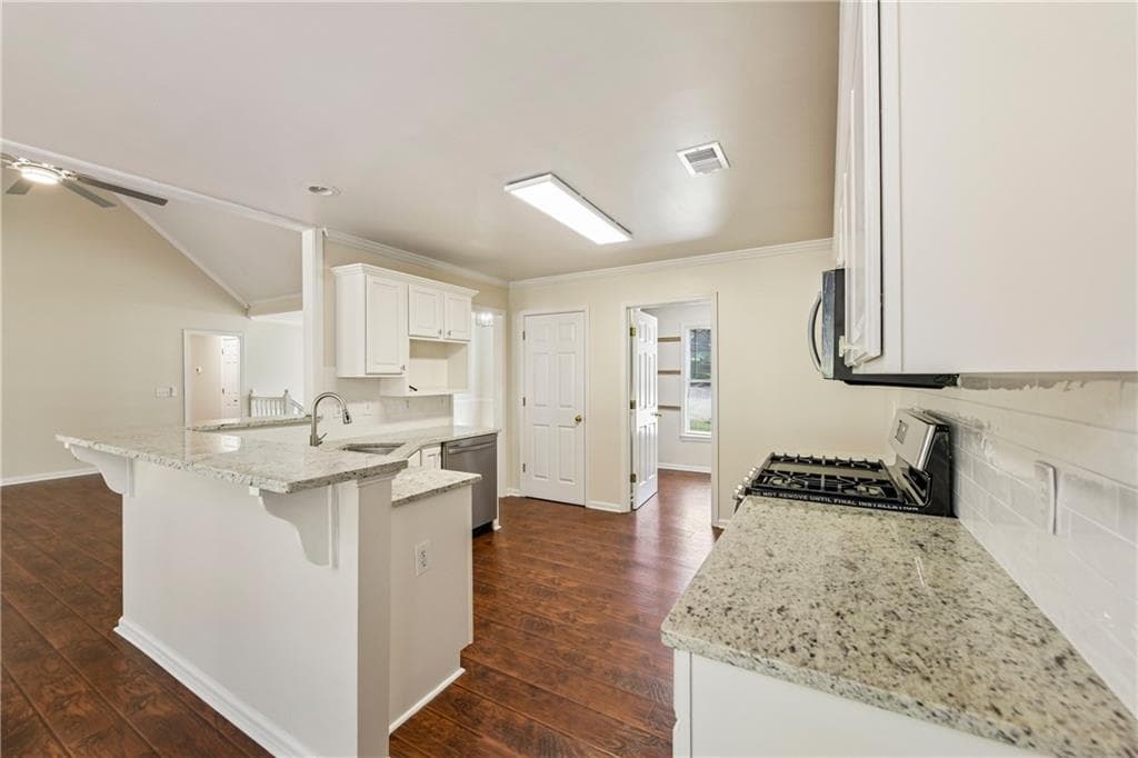 4 bedroom, 3 bathroom, 2,831 sq ft single family residence for sale at 6608 Windbrook Way, Flowery Branch, GA 30542 — photo 2