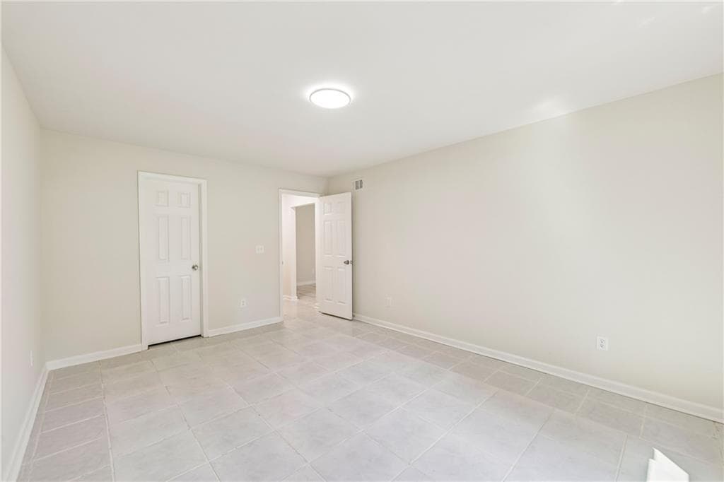 4 bedroom, 3 bathroom, 2,831 sq ft single family residence for sale at 6608 Windbrook Way, Flowery Branch, GA 30542 — photo 7