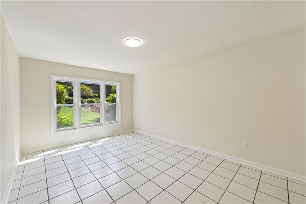 4 bedroom, 3 bathroom, 2,831 sq ft single family residence for sale at 6608 Windbrook Way, Flowery Branch, GA 30542 — photo 10