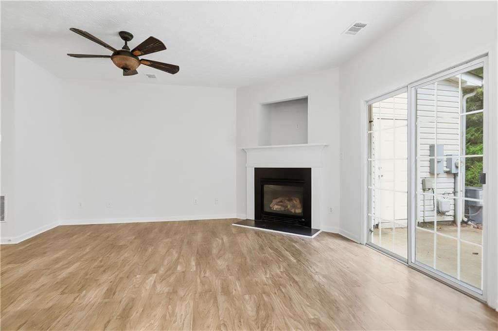 3 bedroom, 3 bathroom, 1,596 sq ft townhouse for sale at 3622 Lantern Crest Cove, Scottdale, GA 30079 — photo 3