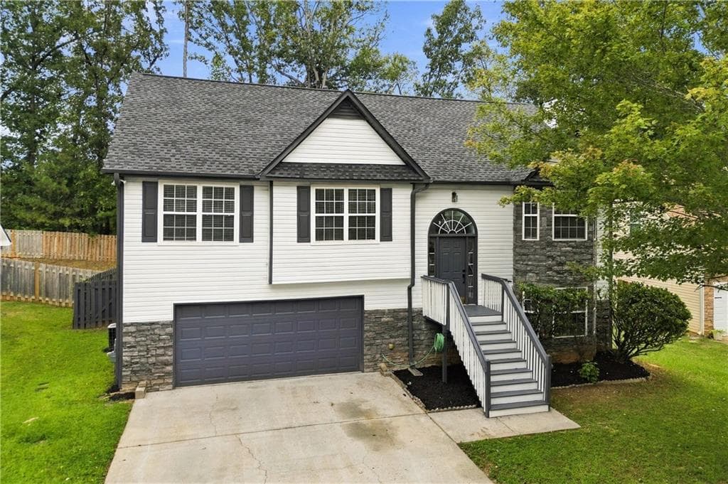 5 bedroom, 3 bathroom, 2,147 sq ft single family residence under contract at 2362 Garnet Avenue, Riverdale, GA 30296 — photo 2