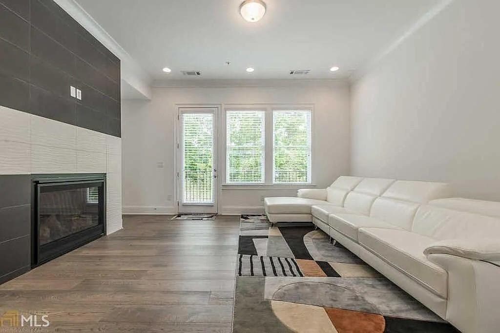 3 bedroom, 4 bathroom, 2,268 sq ft townhouse for rent at 6661 Cadence Boulevard, Sandy Springs, GA 30328 for $4,495 a month — photo 9