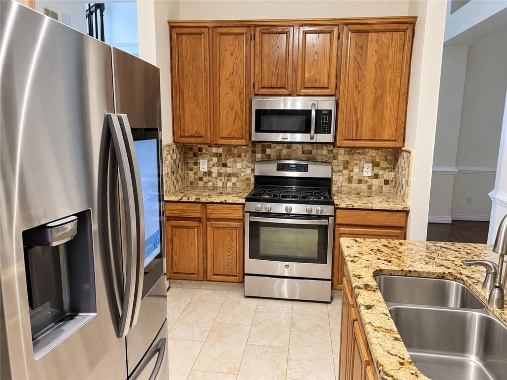 3 bedroom, 3 bathroom, 2,417 sq ft single family residence for sale at 3345 Glenrose Trail, Atlanta, GA 30341 — photo 4