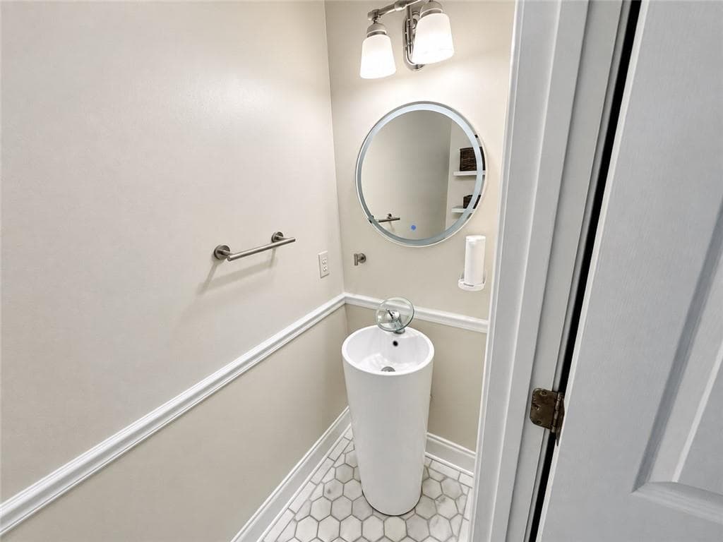 3 bedroom, 3 bathroom, 2,417 sq ft single family residence for sale at 3345 Glenrose Trail, Atlanta, GA 30341 — photo 6
