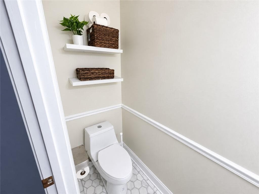 3 bedroom, 3 bathroom, 2,417 sq ft single family residence for sale at 3345 Glenrose Trail, Atlanta, GA 30341 — photo 7