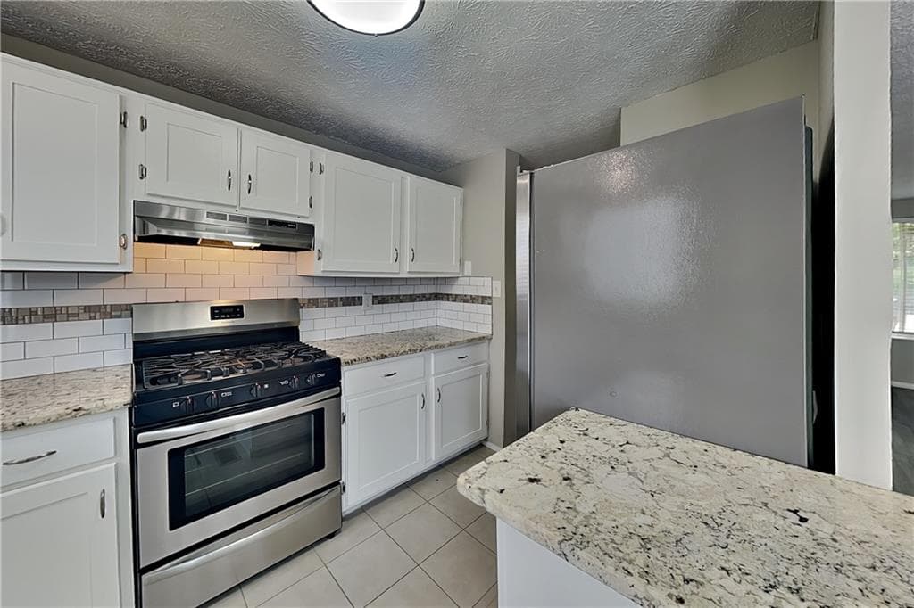 4 bedroom, 3 bathroom, 1,988 sq ft single family residence for rent at 2582 Morgan Lake Drive, Marietta, GA 30066 for $2,400 a month — photo 6