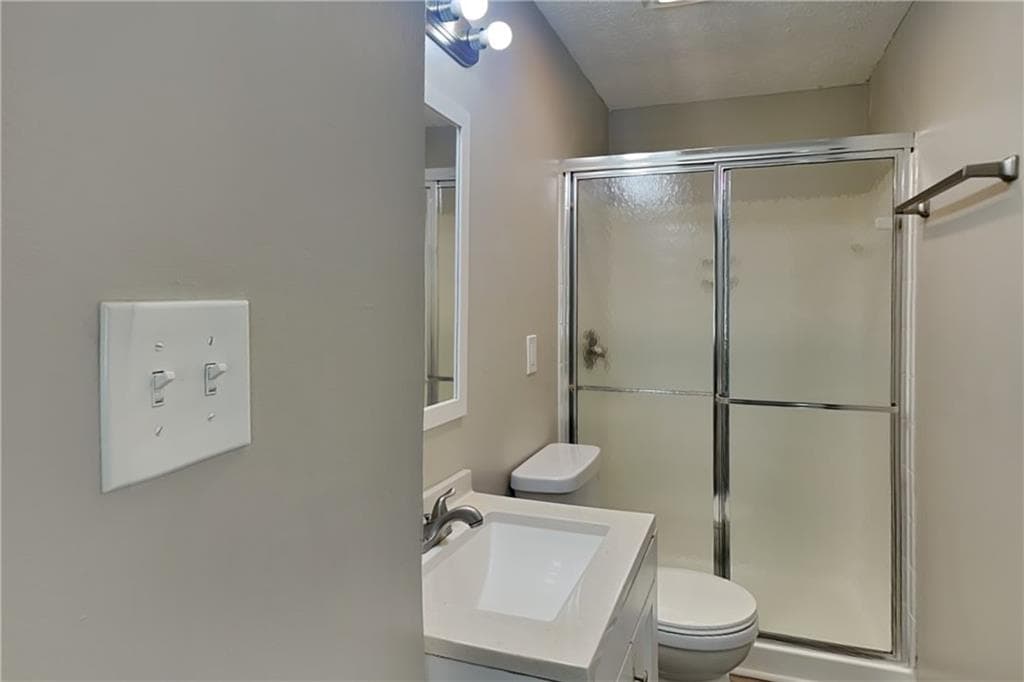 4 bedroom, 3 bathroom, 1,988 sq ft single family residence for rent at 2582 Morgan Lake Drive, Marietta, GA 30066 for $2,400 a month — photo 10