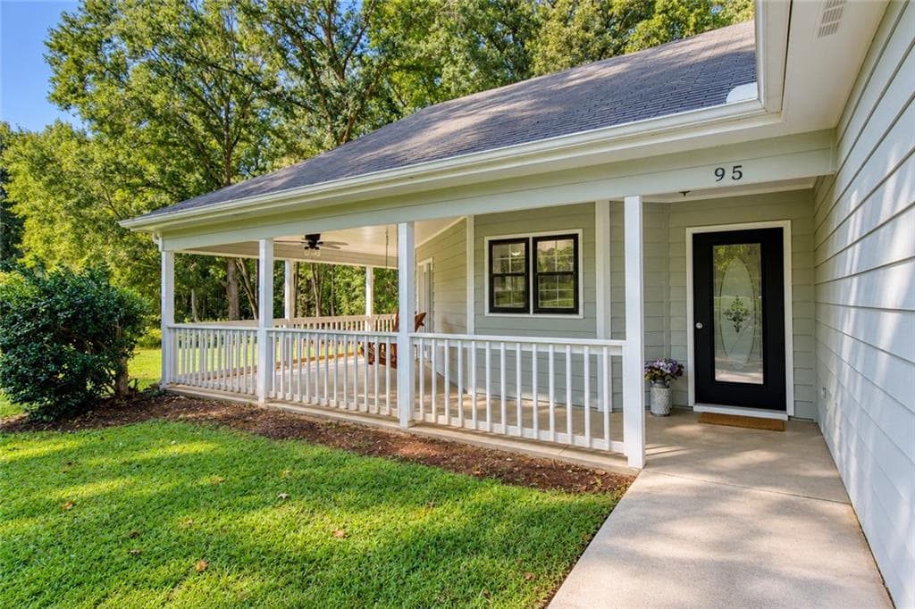 3 bedroom, 2 bathroom, 1,402 sq ft single family residence for sale at 95 Park Place Drive, Covington, GA 30016 — photo 2