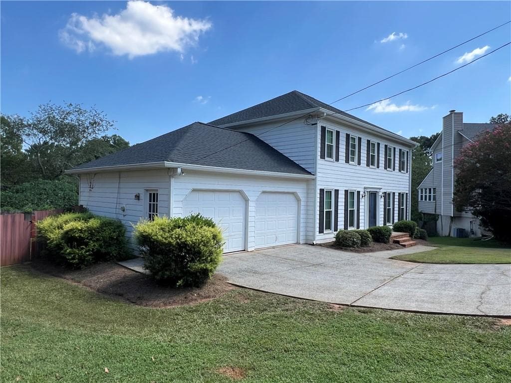 4 bedroom, 3 bathroom, 2,604 sq ft single family residence for sale at 903 Coach House Drive, Tucker, GA 30084 — photo 3