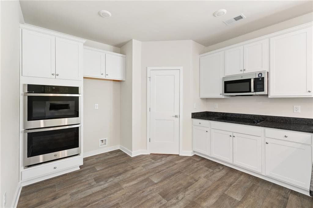 4 bedroom, 3 bathroom, 2,350 sq ft single family residence for sale at 361 Jarrett Street, Fairburn, GA 30213 — photo 9