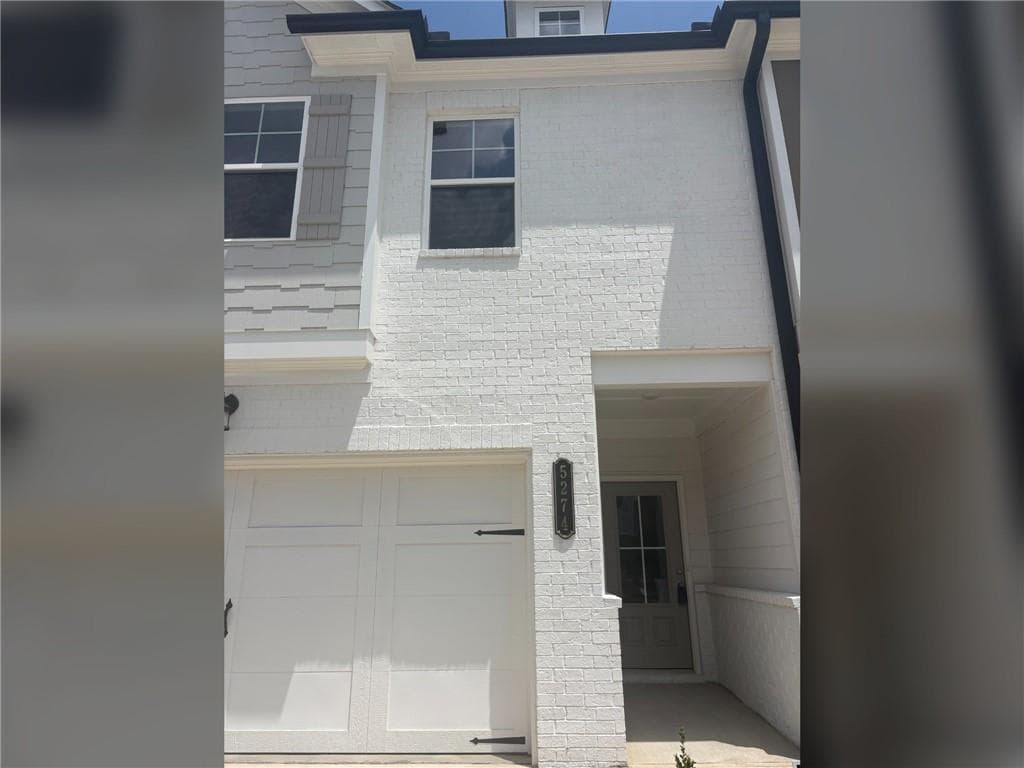 4 bedroom, 3 bathroom, 2,073 sq ft townhouse for rent at 5274 Fox Den Road, Oakwood, GA 30566 for $2,100 a month — photo 2