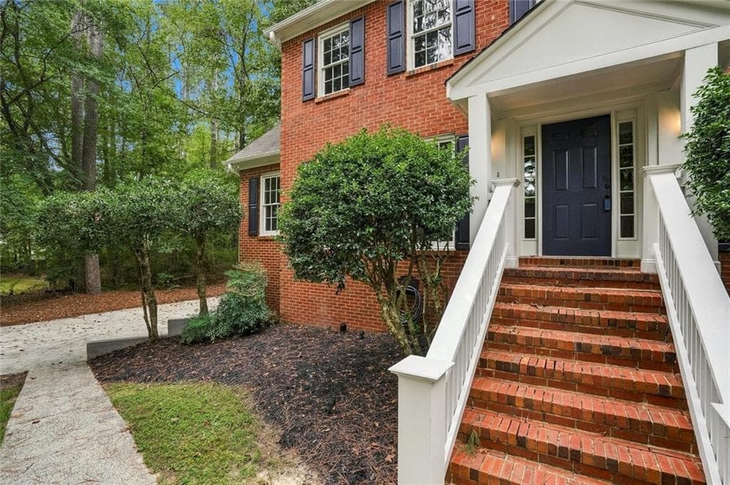 3 bedroom, 4 bathroom, 2,694 sq ft single family residence for sale at 2910 Ledbury Lane, Marietta, GA 30064 — photo 3