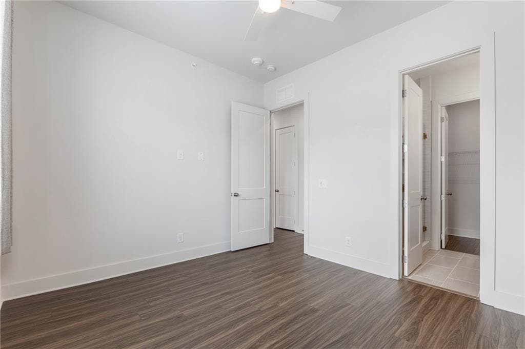 2 bedroom, 2 bathroom, 921 sq ft condominium for sale at 1290 Longreen Terr NW 2, Atlanta, GA 30318 — photo 4