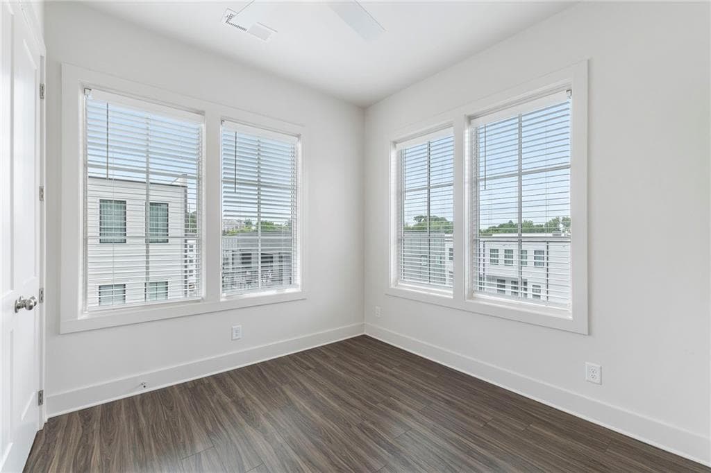 2 bedroom, 2 bathroom, 921 sq ft condominium for sale at 1290 Longreen Terr NW 2, Atlanta, GA 30318 — photo 7