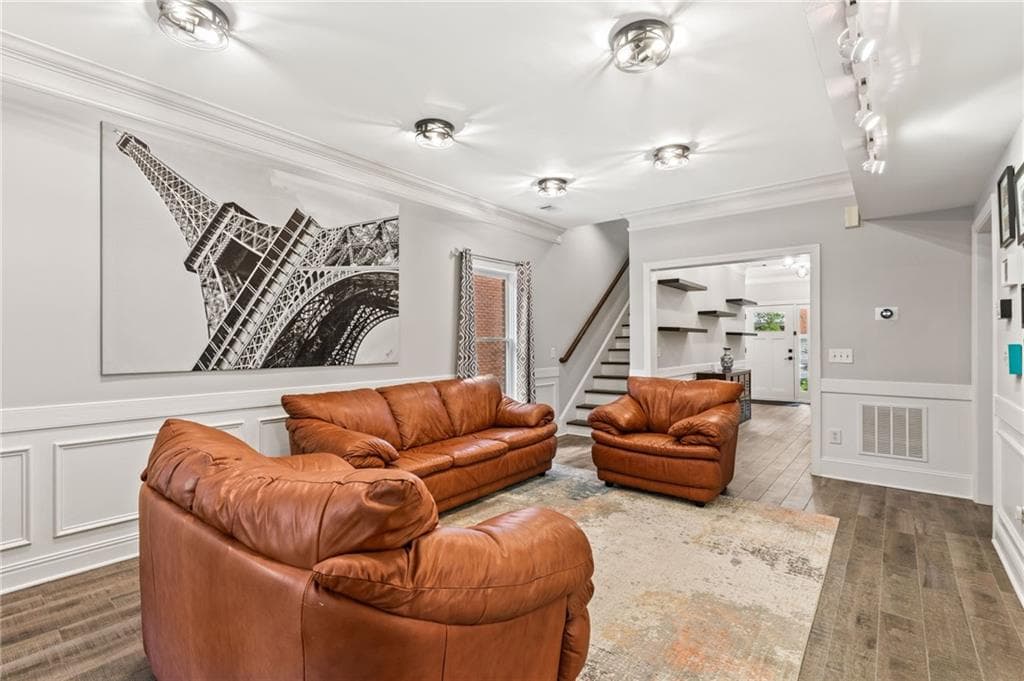 5 bedroom, 4 bathroom, 3,831 sq ft single family residence for sale at 2449 Manor Walk, Decatur, GA 30030 — photo 7
