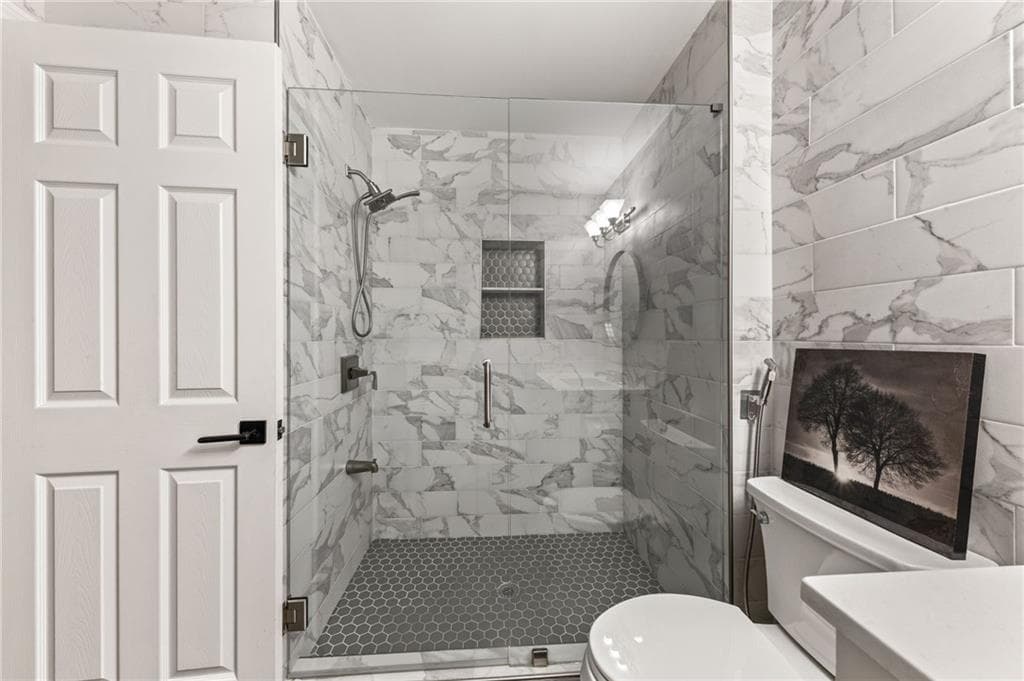 5 bedroom, 4 bathroom, 3,831 sq ft single family residence for sale at 2449 Manor Walk, Decatur, GA 30030 — photo 10