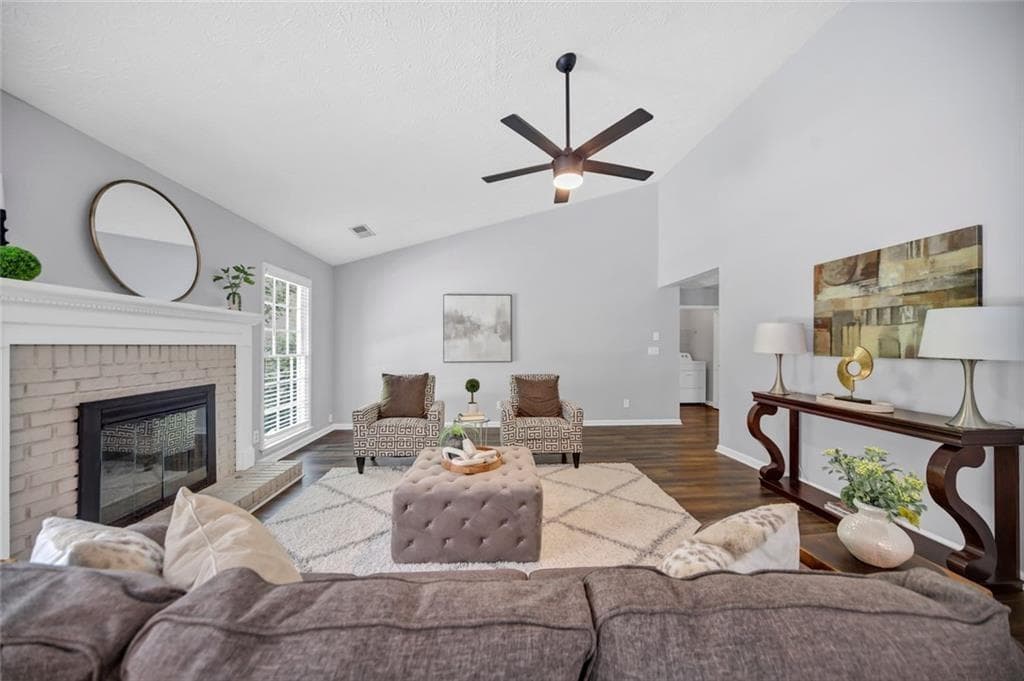 4 bedroom, 2 bathroom, 1,524 sq ft single family residence for sale at 4670 Sengen Trace, Alpharetta, GA 30022 — photo 2