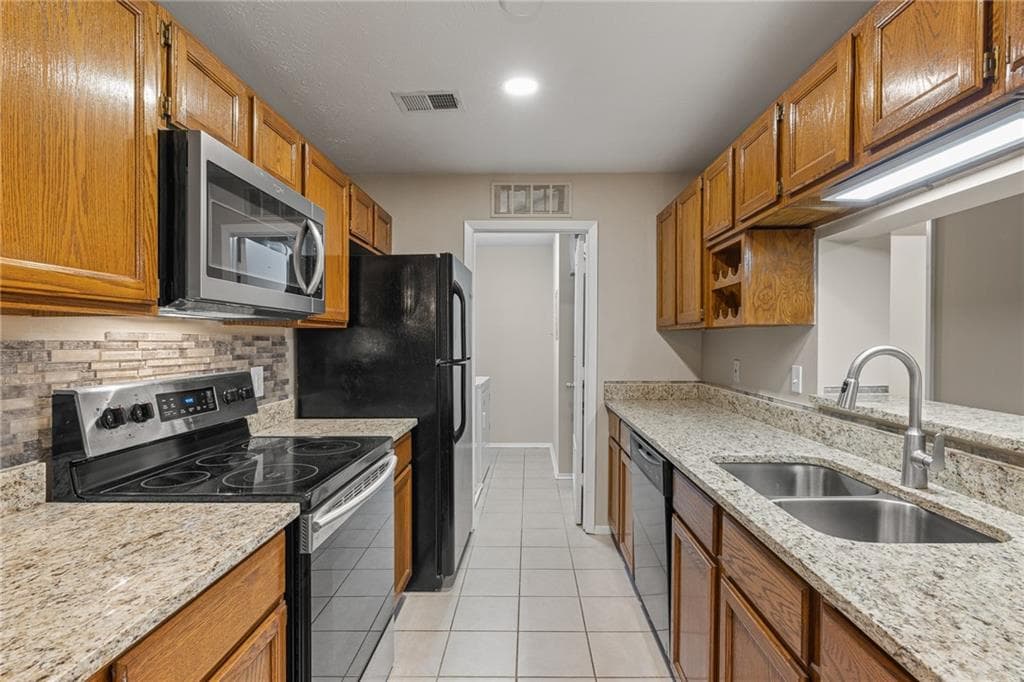 2 bedroom, 2 bathroom, 1,000 sq ft condominium for rent at 408 Warm Springs Circle, Roswell, GA 30075 for $1,800 a month — photo 2