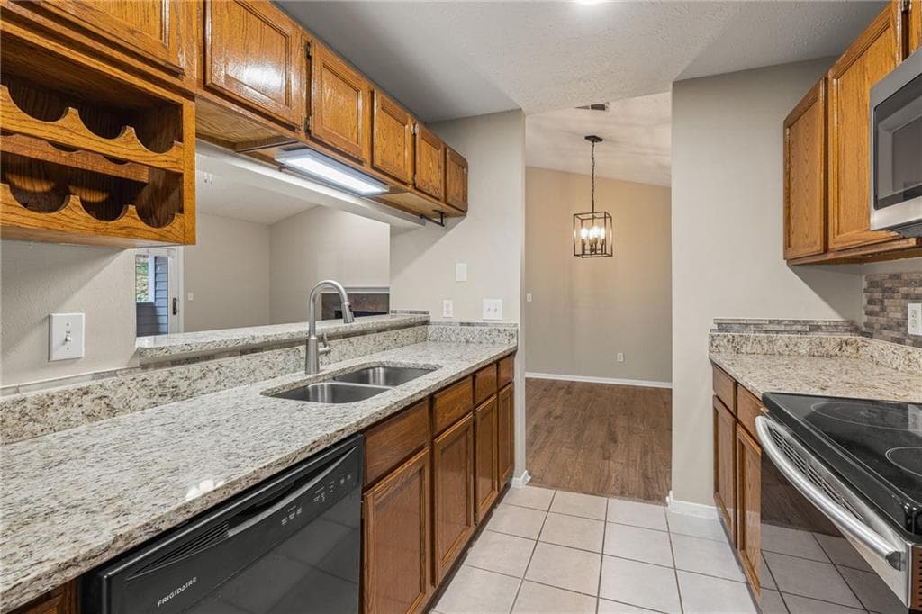 2 bedroom, 2 bathroom, 1,000 sq ft condominium for rent at 408 Warm Springs Circle, Roswell, GA 30075 for $1,800 a month — photo 3