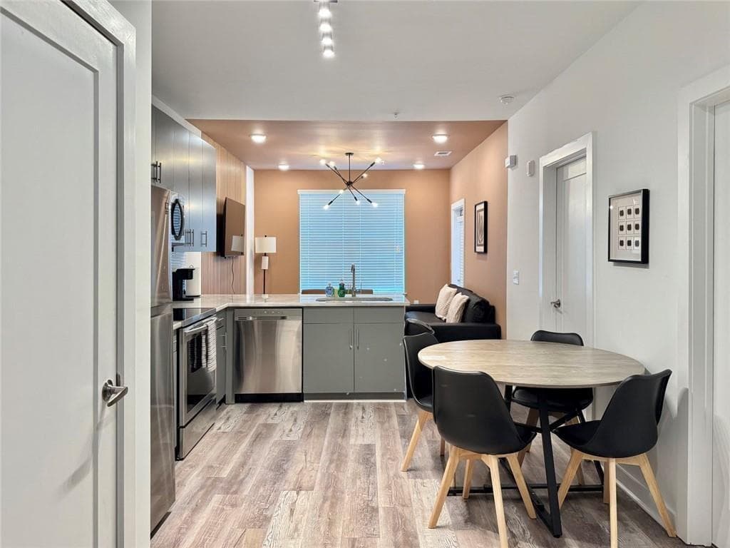 1 bedroom, 1 bathroom, 657 sq ft condominium for sale at 525 Parkway Drive 108, Atlanta, GA 30308 — photo 3