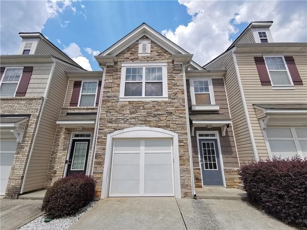 3 bedroom, 3 bathroom, 1,696 sq ft townhouse for rent at 2073 Executive Drive, Duluth, GA 30096 for $2,100 a month — photo 1 of 30