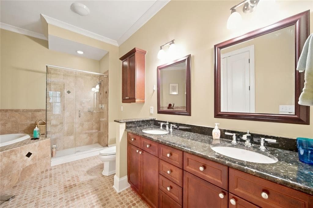 2 bedroom, 2 bathroom, 1,257 sq ft condominium for sale at 3635 E Paces Circle 1114, Atlanta, GA 30326 — photo 4