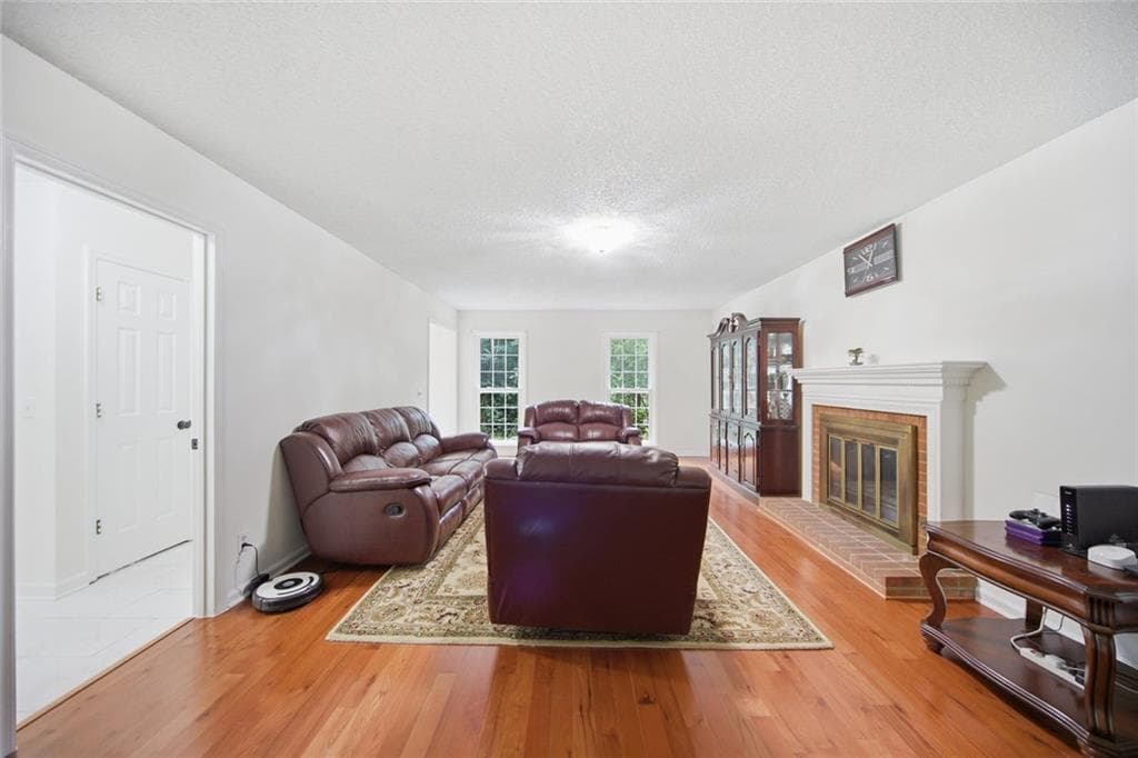 4 bedroom, 3 bathroom, 2,749 sq ft single family residence for sale at 1875 Dovonshire Road, Marietta, GA 30064 — photo 2