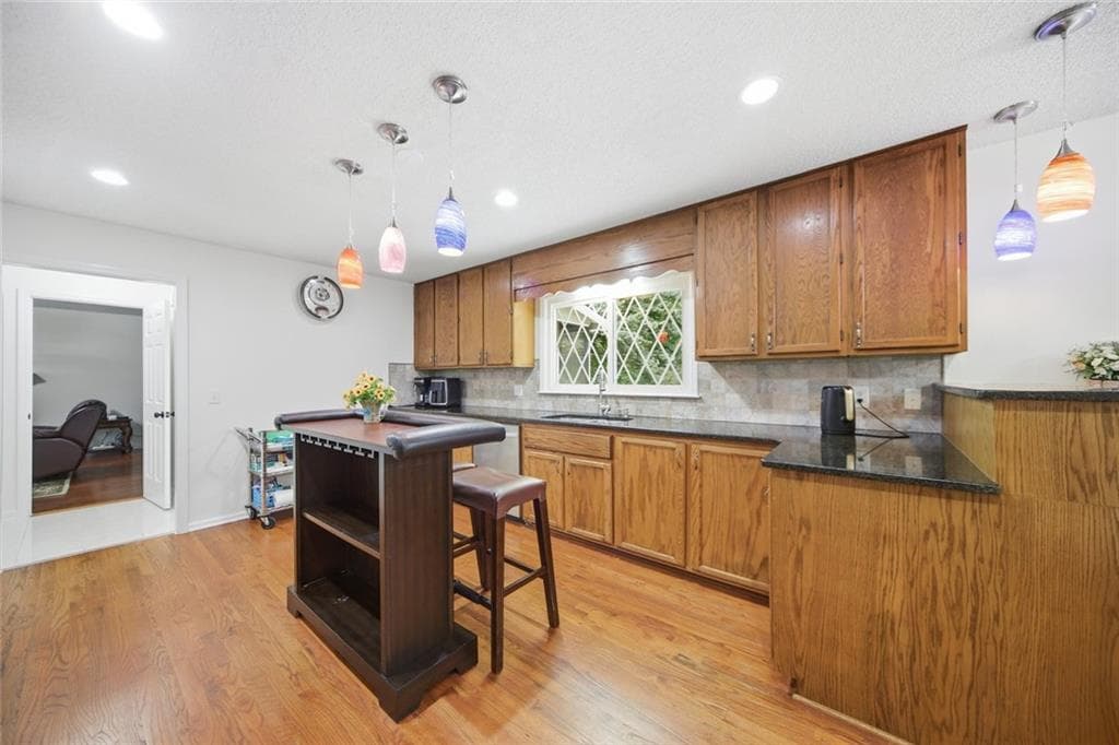 4 bedroom, 3 bathroom, 2,749 sq ft single family residence for sale at 1875 Dovonshire Road, Marietta, GA 30064 — photo 3