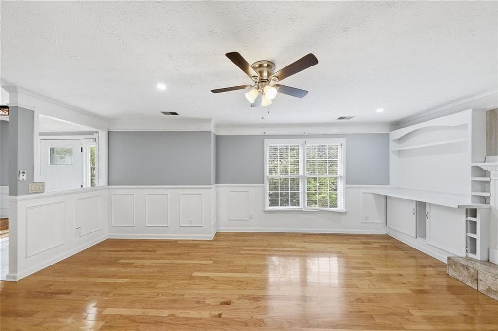 3 bedroom, 3 bathroom, 2,143 sq ft single family residence for sale at 310 Crescentview Court, Lawrenceville, GA 30044 — photo 8