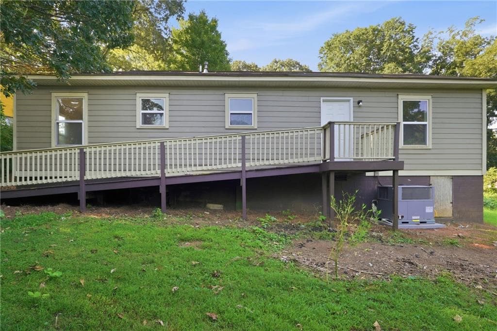 3 bedroom, 2 bathroom, 1,323 sq ft single family residence for sale at 1668 Oak Knoll Circle, Atlanta, GA 30315 — photo 5