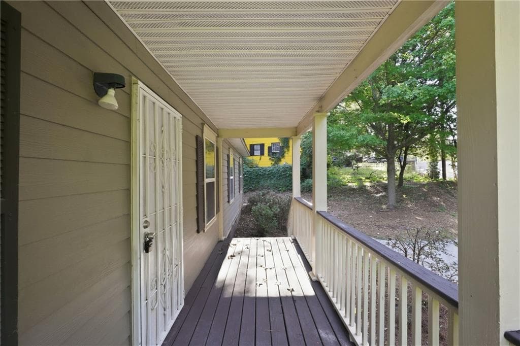 3 bedroom, 2 bathroom, 1,323 sq ft single family residence for sale at 1668 Oak Knoll Circle, Atlanta, GA 30315 — photo 6