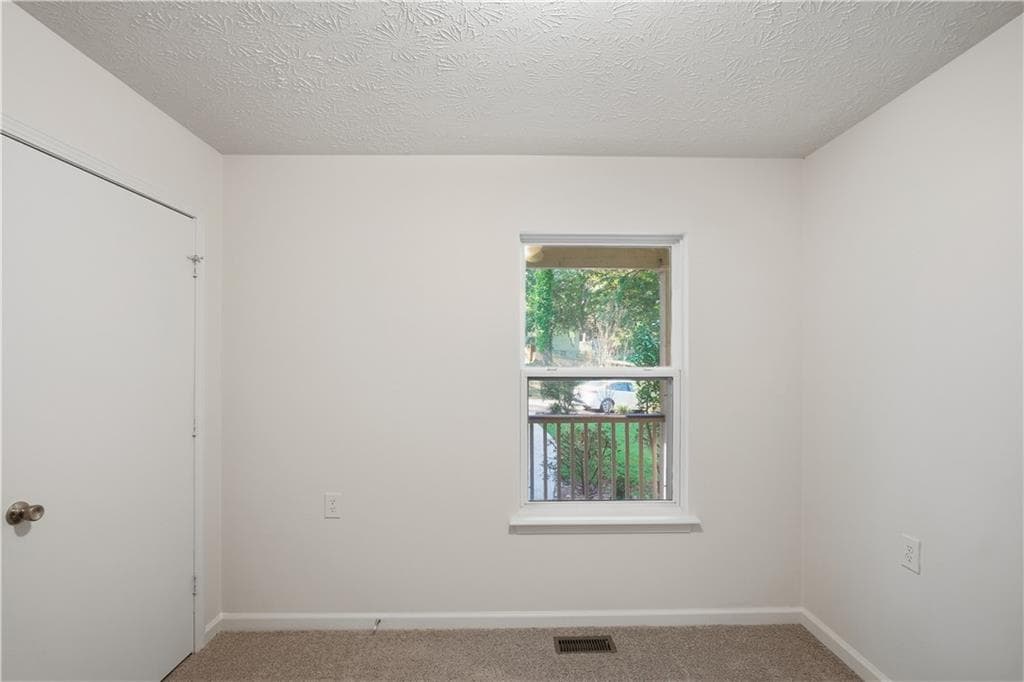 3 bedroom, 2 bathroom, 1,323 sq ft single family residence for sale at 1668 Oak Knoll Circle, Atlanta, GA 30315 — photo 9
