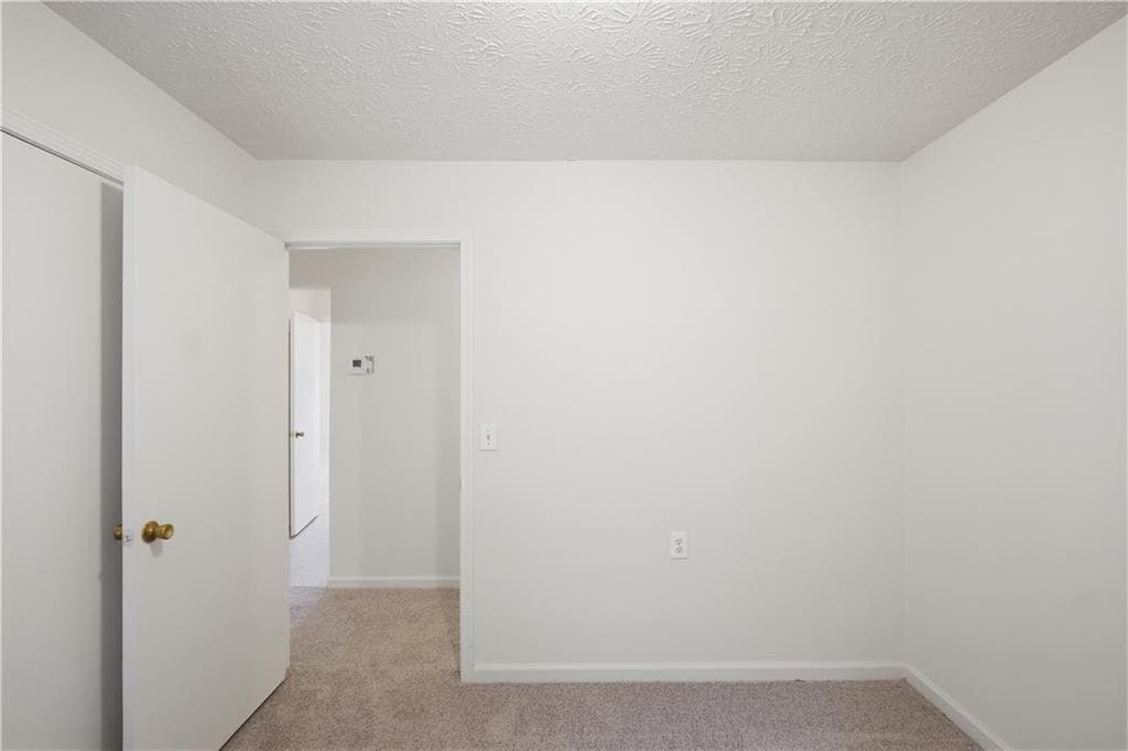 3 bedroom, 2 bathroom, 1,323 sq ft single family residence for sale at 1668 Oak Knoll Circle, Atlanta, GA 30315 — photo 10