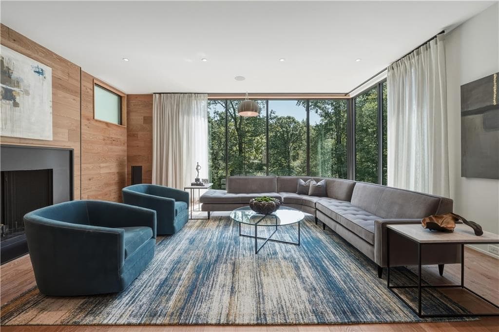 4 bedroom, 6 bathroom, 4,966 sq ft single family residence for sale at 80 Idlewood Court, Atlanta, GA 30327 — photo 4
