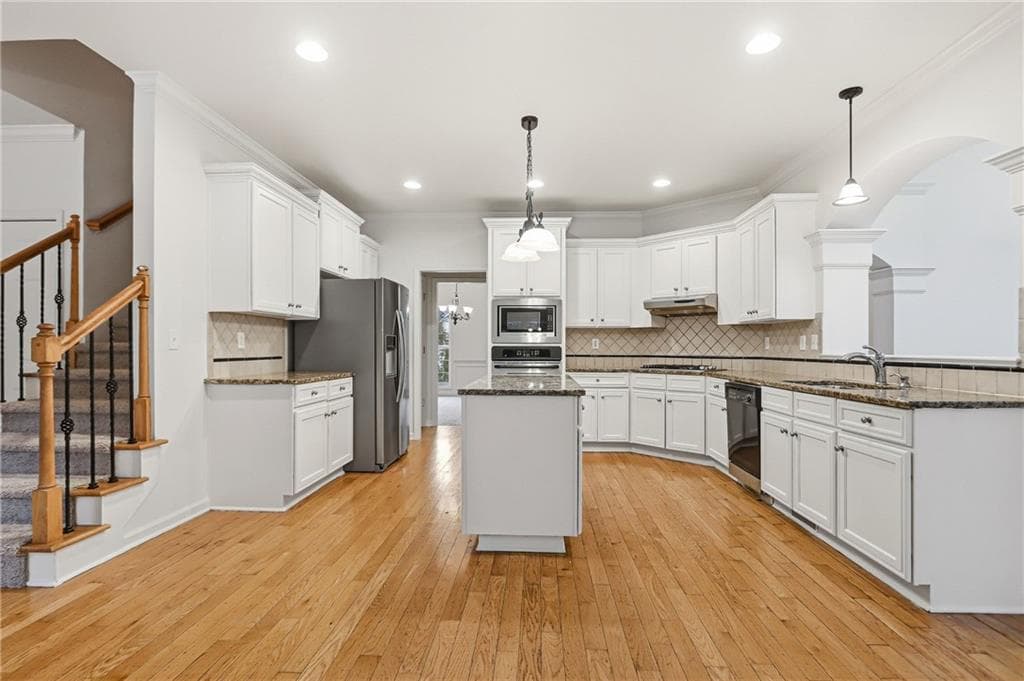 6 bedroom, 5 bathroom, 6,887 sq ft single family residence for sale at 318 Hamilton Drive, Conyers, GA 30094 — photo 2
