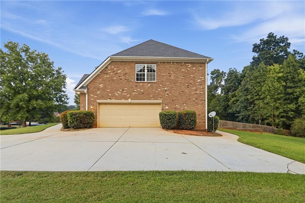 6 bedroom, 5 bathroom, 6,887 sq ft single family residence for sale at 318 Hamilton Drive, Conyers, GA 30094 — photo 6